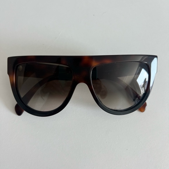 Celine oversized tortoise acetate sunglasses. - Picture 6 of 10